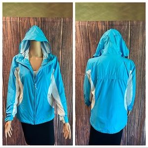 Columbia Sportswear sz small sky blue & white outdoor workout lightweight